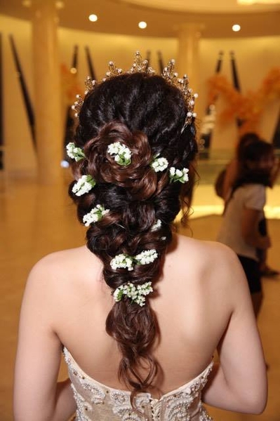 Những kiểu tóc cưới thắt bím đẹp nhất cho cô dâu thêm quyến rũ