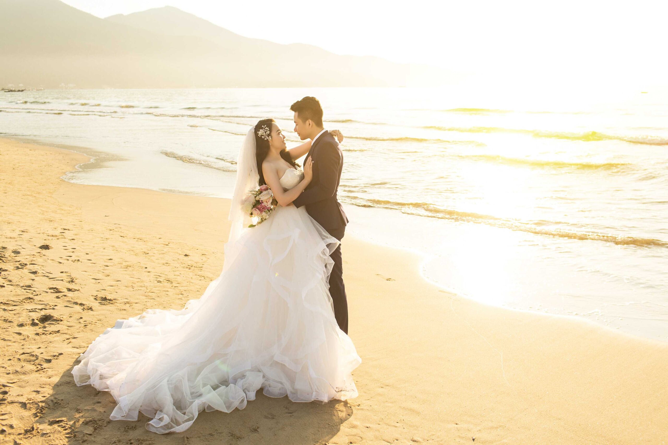 Chụp ảnh cưới với biển – địa điểm hoàn hảo cho bộ ảnh cưới tuyệt vời