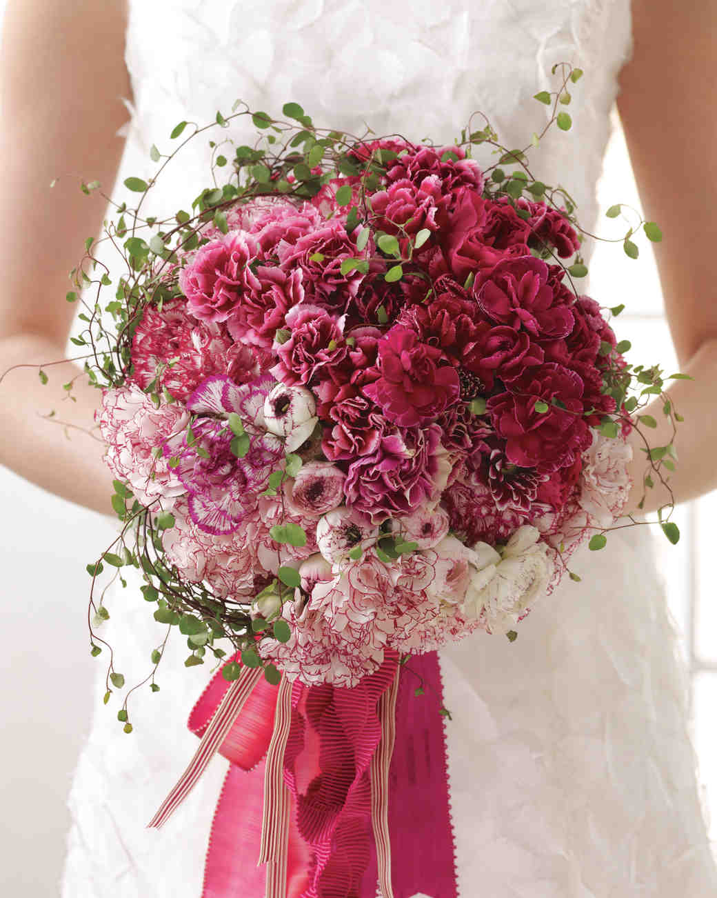 Hình ảnh mẫu hoa cầm tay cô dâu đẹp