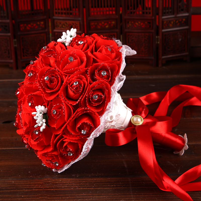 Mẫu hoa cưới cầm tay hoa hồng đỏ đẹp