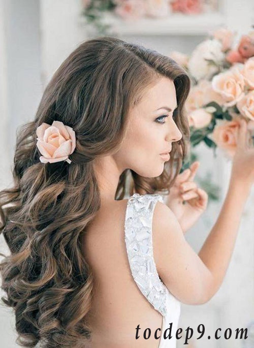 Tổng hợp 8 kiểu tóc cưới cho cô dâu mặt vuông đẹp che khuyết điểm 2020
