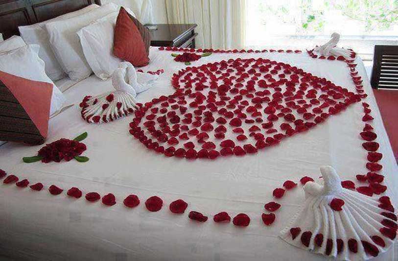 Trang trí phòng cưới bằng hoa hồng