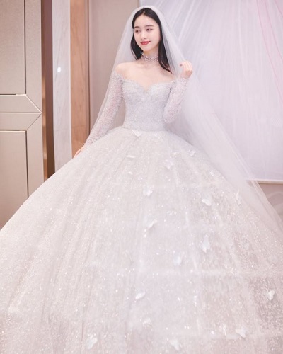 Váy cưới công chúa lấp lánh