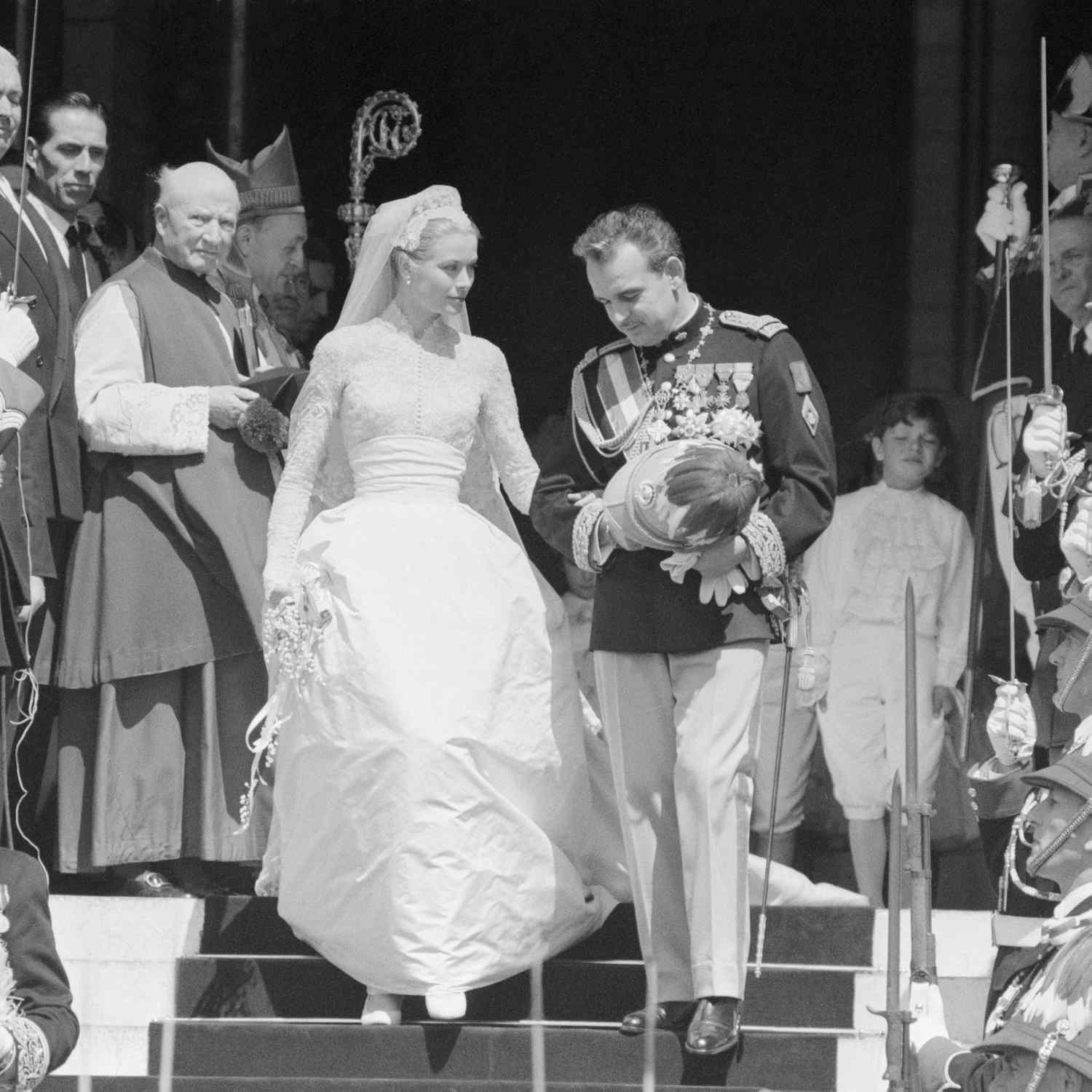 Top 20 mẫu váy cưới công chúa lộng lẫy nhất mọi thời đại - VÁY CƯỚI CAO CẤP LINH NGA BRIDAL