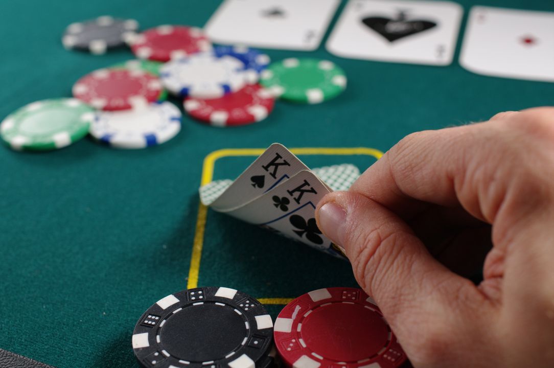 Đầu tư cơ bản P.9 - Đầu tư giống với poker như thế nào?