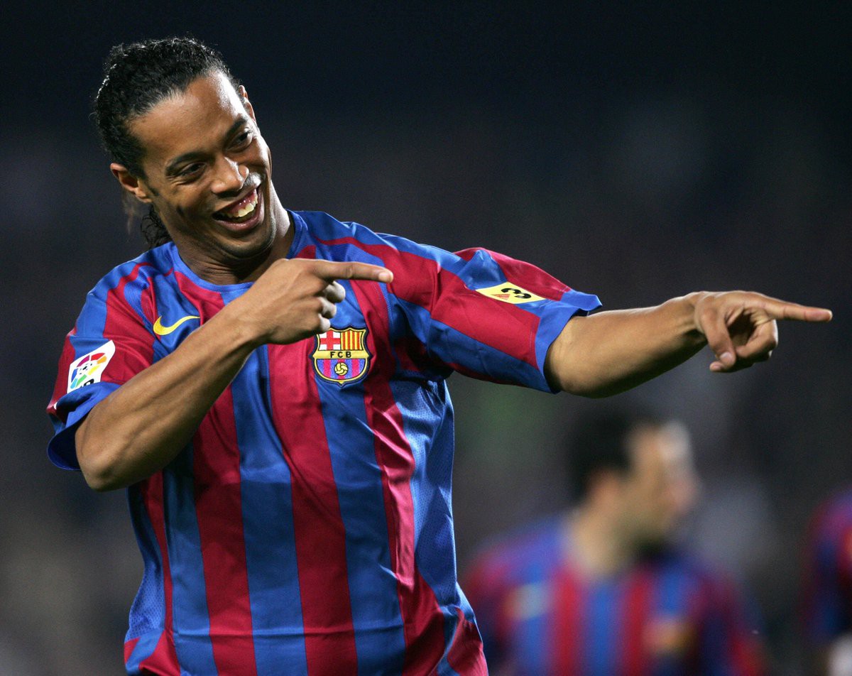 Bóng đá là hành trình thỏa niềm vui: Thế giới từng có một Ronaldinho như thế | VTV.VN