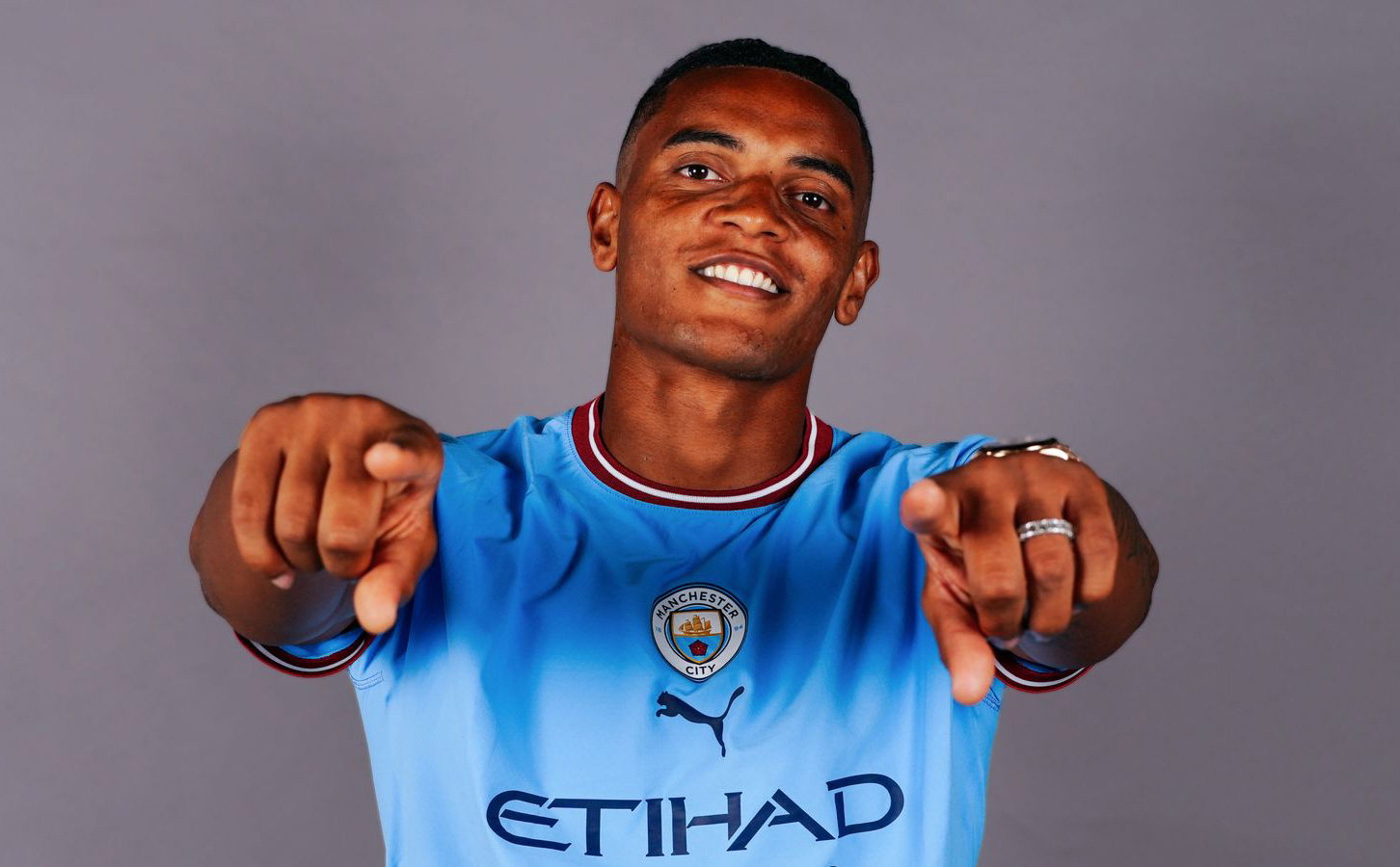 Tiểu sử của Manuel Akanji, hậu vệ của câu lạc bộ Manchester City